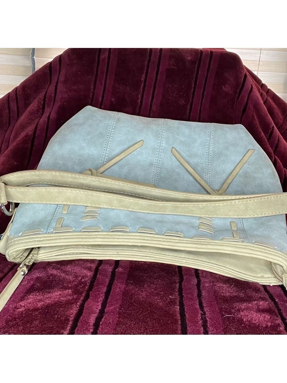 Kensie Crossbody/Shoulder Bag, Lt Gray w/tan, 12”A, 9.5”V, 3”W, Zip top & Mag T5 - Picture 12 of 12